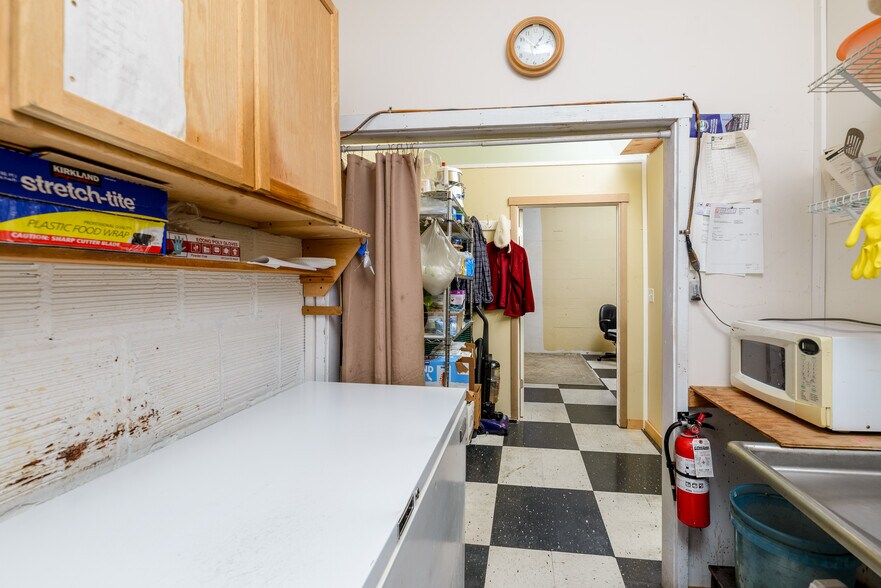 More Photos Of 128 W 1st St, Port Angeles General Retail For Sale