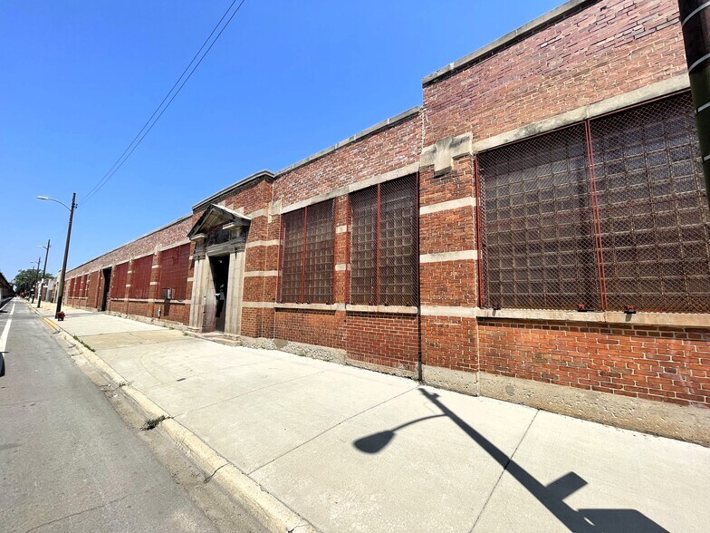 Primary Photo Of 3212-3256 W Lake St, Chicago Warehouse For Sale