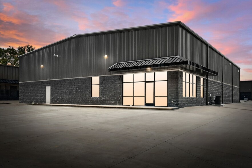 More Photos Of 1170 Dunlop Ln, Clarksville Industrial For Lease