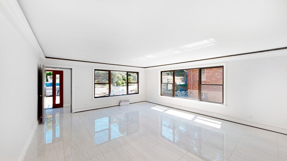 More Photos Of 37 Lakeshore Dr, Oakland Multifamily For Sale