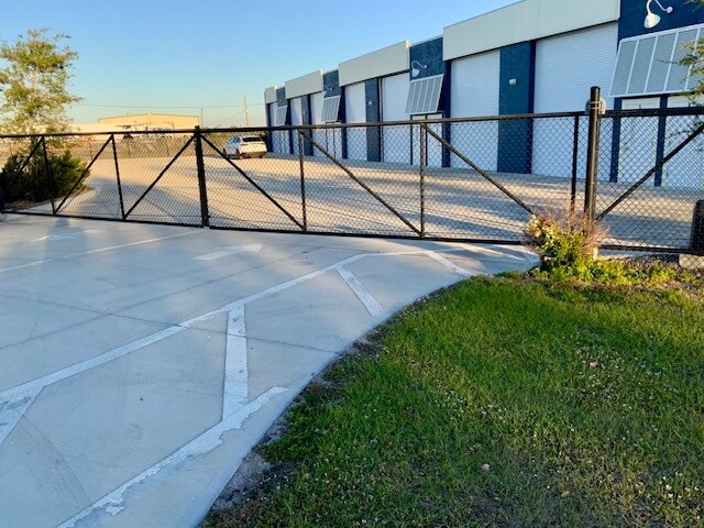 More Photos Of 7030 San Casa Drive Unit #7, Englewood Self Storage For Sale