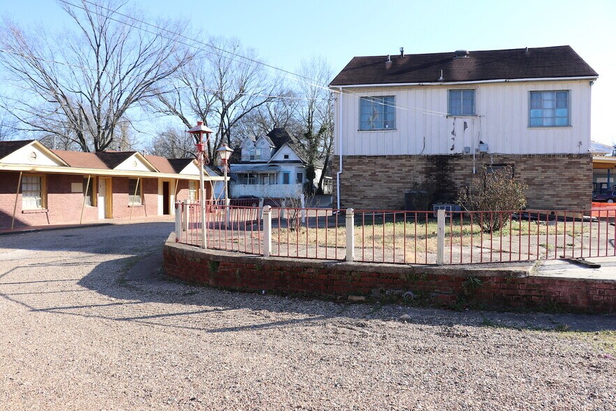 More Photos Of 1220 W 7th St, Texarkana Hotel For Sale
