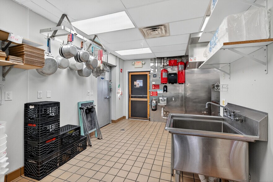 More Photos Of 742 Amity Rd, Bethany Freestanding For Sale