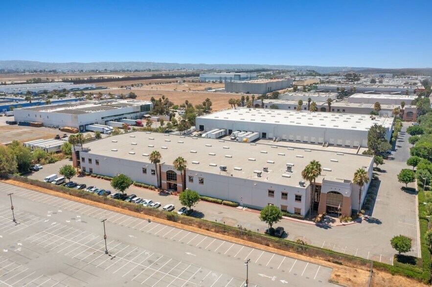 More Photos Of 7685 Siempre Viva Rd, San Diego Warehouse For Lease