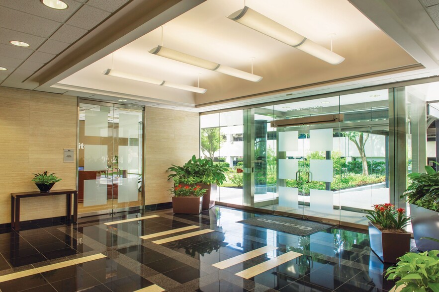 More Photos Of 13430 Northwest Fwy, Houston Office For Lease