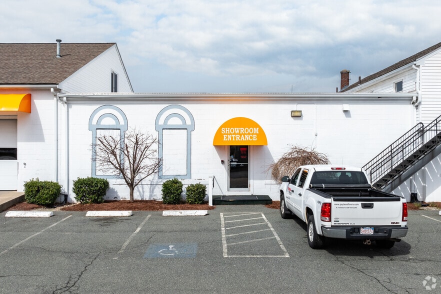More Photos Of 805 S Washington St, North Attleboro Showroom For Sale
