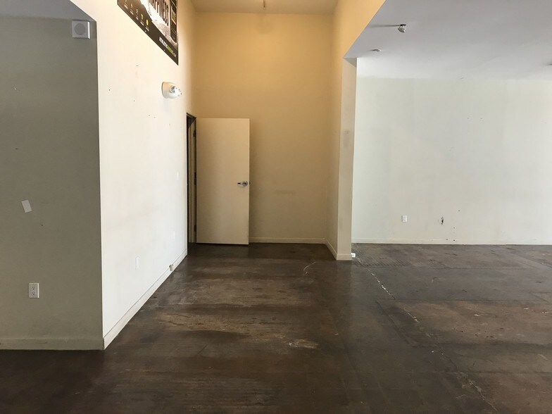 More Photos Of 4617 Van Nuys Blvd, Sherman Oaks Storefront For Lease