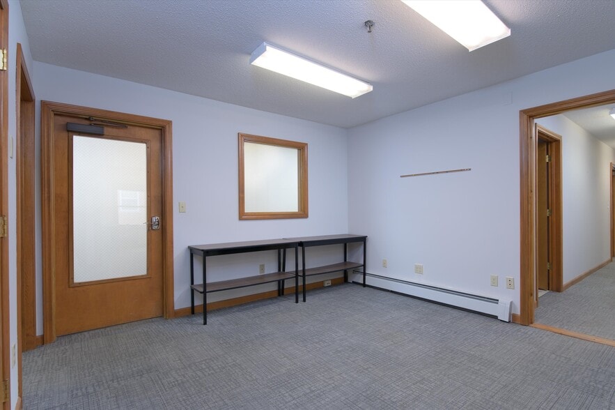 More Photos Of 156 Main St, Ludlow Office For Sale