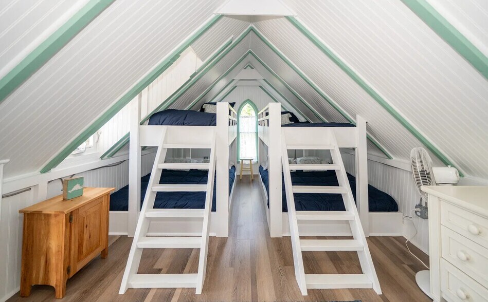 More Photos Of 9 Brunswick Ave, Vineyard Haven Specialty For Sale