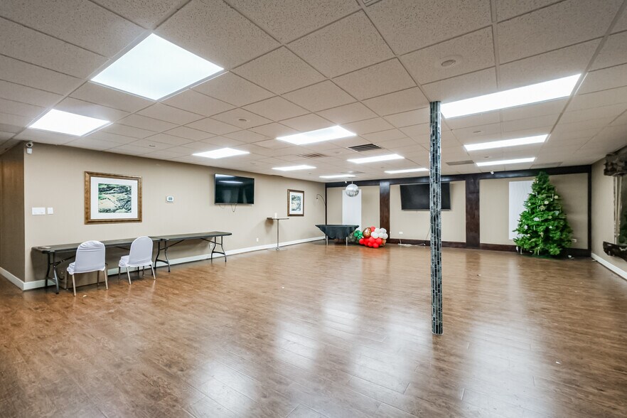 More Photos Of 8200 Westglen Dr, Houston Loft Creative Space For Lease