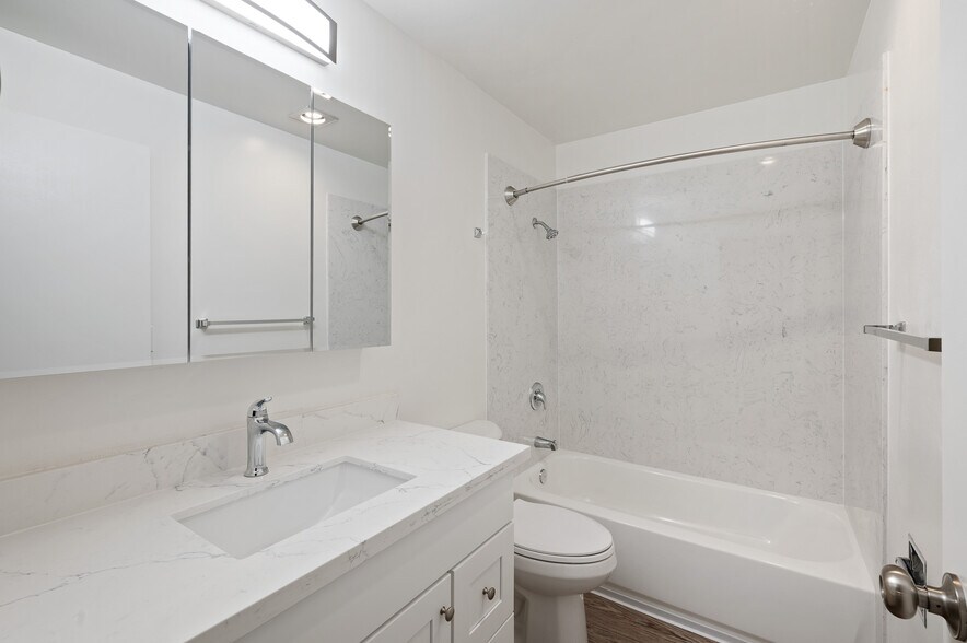 More Photos Of 11521 Greenwood Ave N, Seattle Apartments For Sale