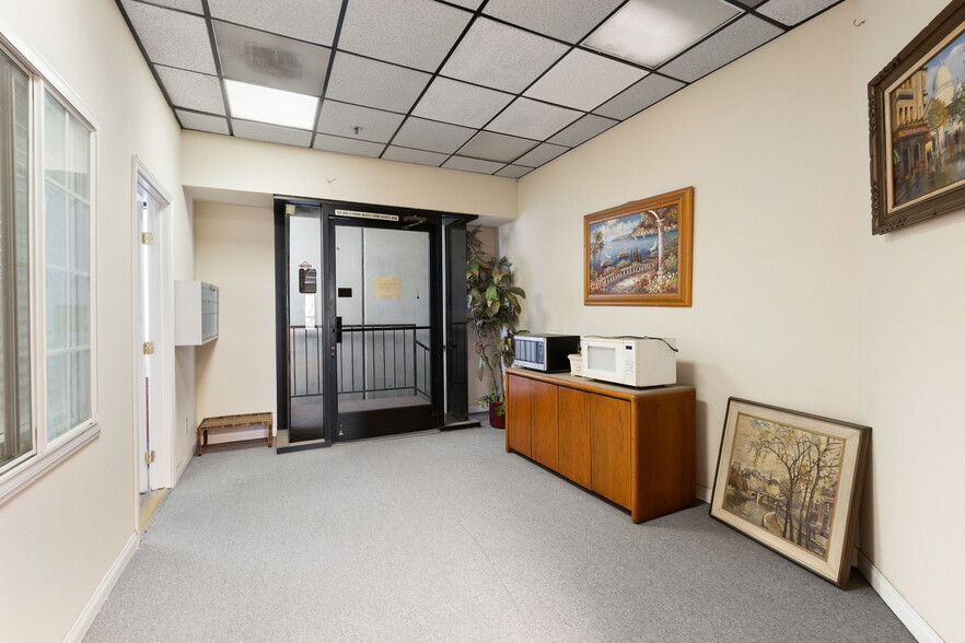 More Photos Of 127-129 S 8th Ave, La Puente Warehouse For Sale