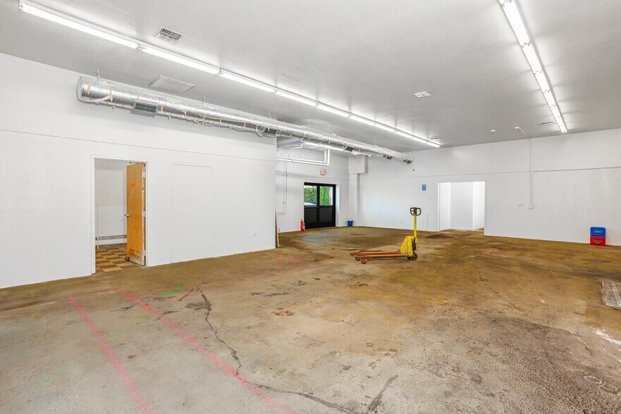 More Photos Of 4636 NE 42nd Ave, Portland Freestanding For Lease