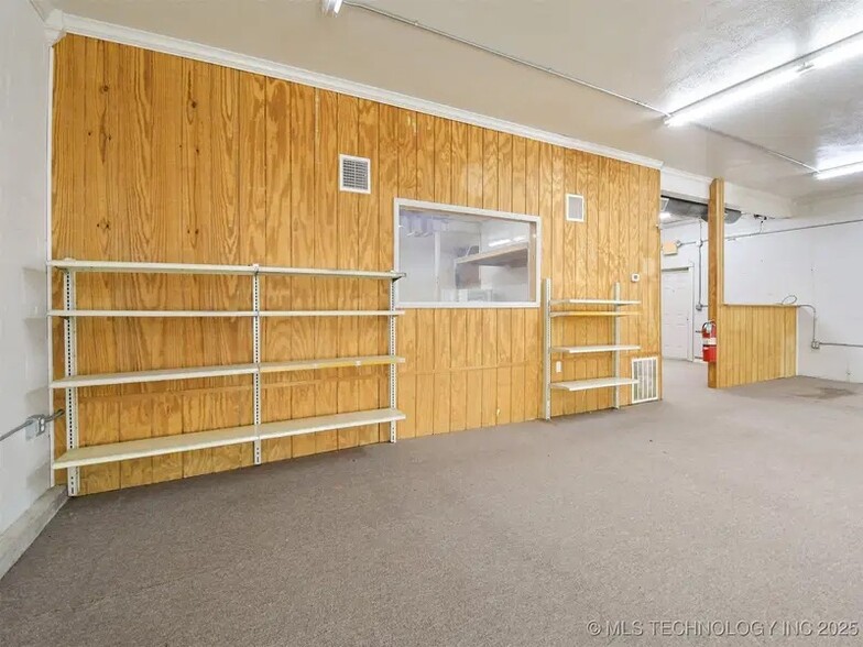 More Photos Of 600 N Commerce St, Ardmore General Retail For Lease