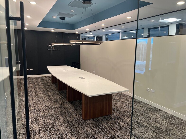 More Photos Of 1600 Stout St, Denver Medical For Lease