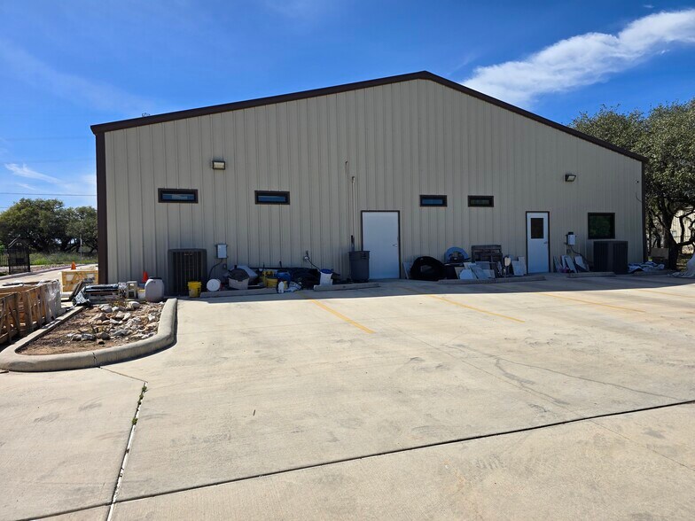 More Photos Of 13318 Western Oak Dr, Helotes Storefront Retail Office For Sale