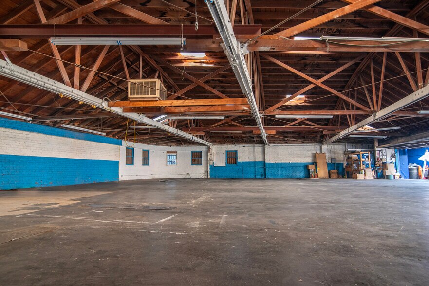 More Photos Of 4021-4029 Radford Ave, Studio City Auto Repair For Lease