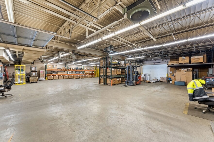 More Photos Of 124 Eva St, Saint Paul Light Manufacturing For Sale