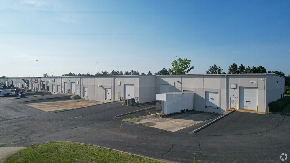 More Photos Of 3455 Centerpoint Dr, Grove City Warehouse For Lease