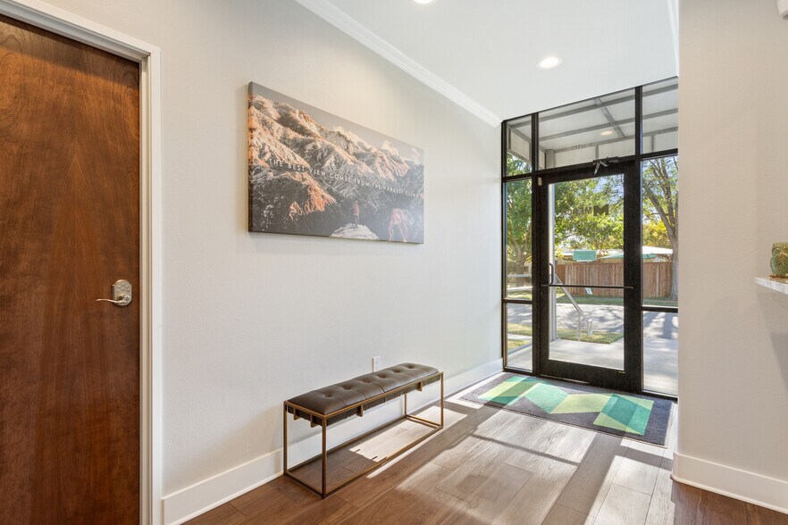 More Photos Of 1927 Columbus Ave, Waco Office For Sale