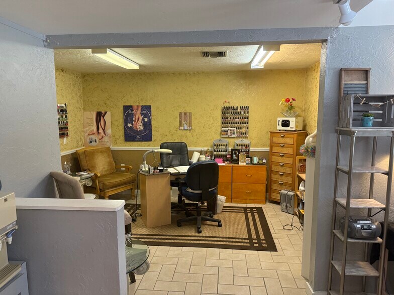 More Photos Of 1030 Camphor Ln, Deland General Retail For Sale