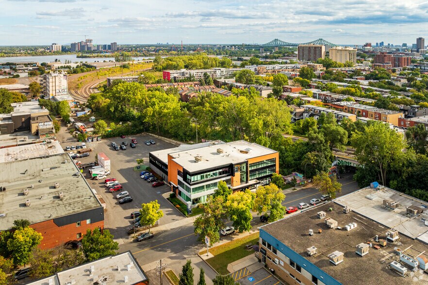 More Photos Of 3040-3050 Rue De Rouen, Montréal Office For Lease
