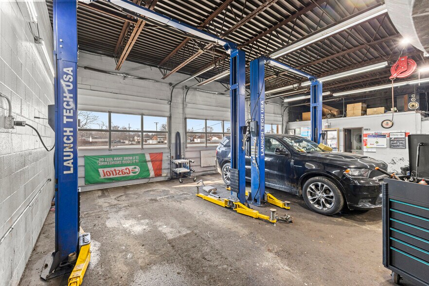 More Photos Of 2401 Fort St, Trenton Warehouse For Sale