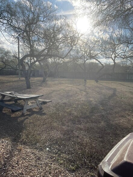 More Photos Of 325 General Cavazos Blvd, Kingsville Office For Sale