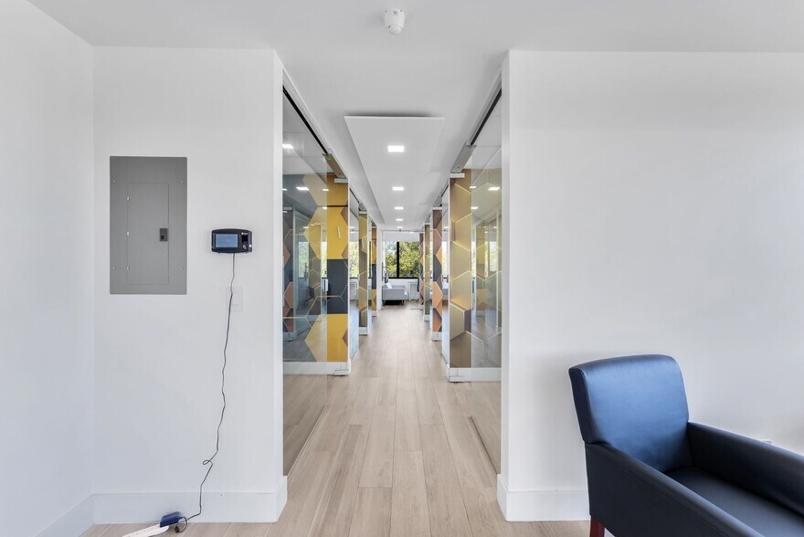 More Photos Of 3595 Sheridan St, Hollywood Coworking Space