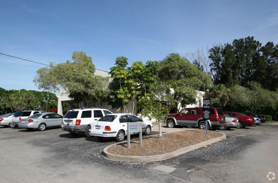 More Photos Of 699 Manatee Ave, Holmes Beach General Retail For Sale