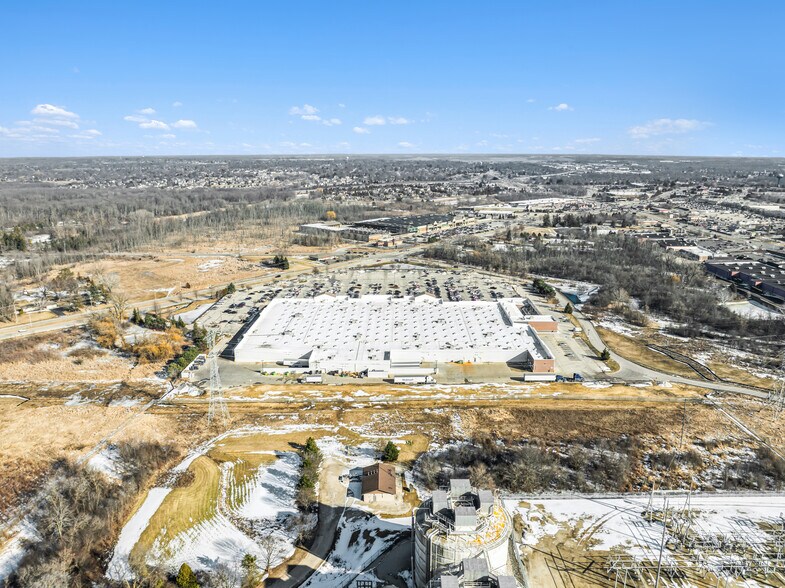 More Photos Of W190N9855 Appleton Ave, Germantown Freestanding For Sale