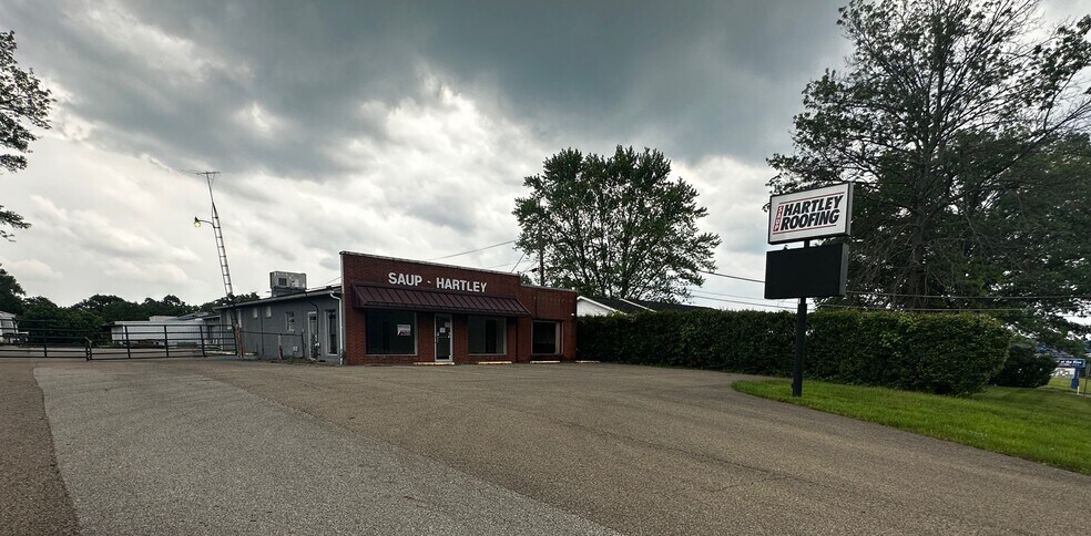 Primary Photo Of 1950 East Pike, Zanesville Showroom For Lease