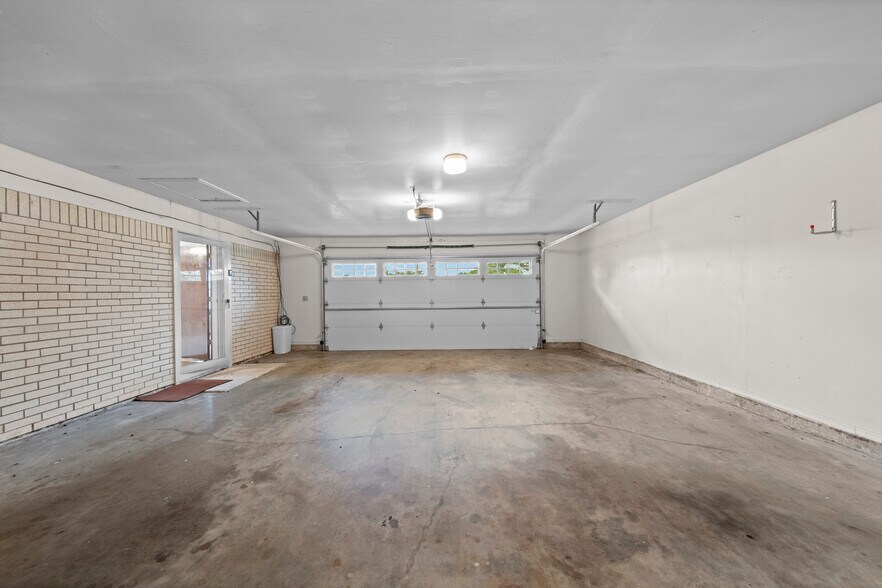 More Photos Of 523 W Country Club Rd, Chickasha Office Residential For Sale