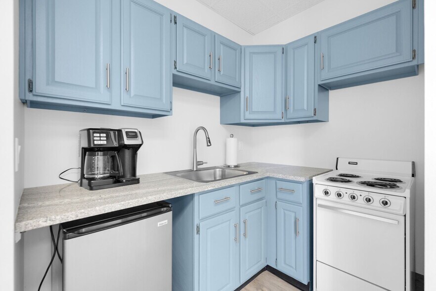 More Photos Of 75 Commerce Cir, Durham Service For Lease