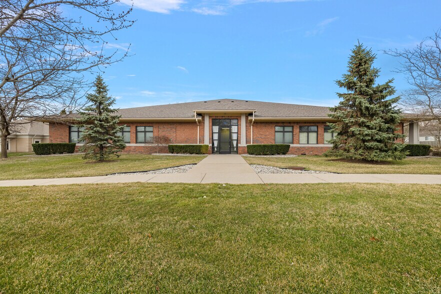 More Photos Of 2455 Union Lake Rd, Commerce Township Medical For Sale
