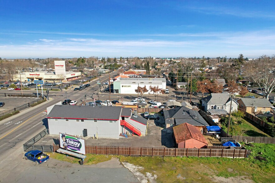 More Photos Of 104 E Lodi Ave, Lodi Storefront Retail Office For Sale