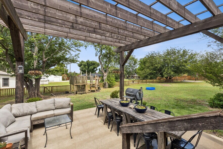 More Photos Of 607 E 1st St, Prosper Office Residential For Sale