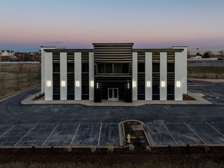 More Photos Of 3103 SE Moberly Ln, Bentonville Office For Lease