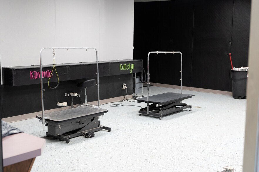 More Photos Of 520 S Ramsey Dr, Valley Center Freestanding For Sale