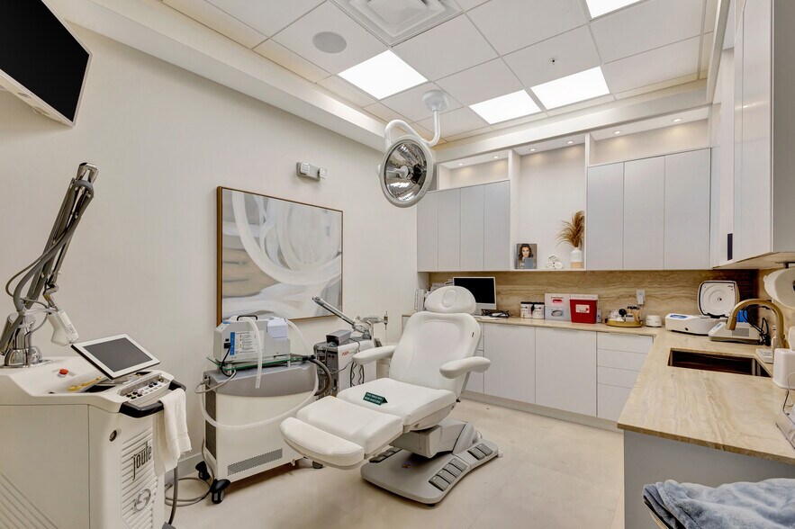 More Photos Of 2151 S Alternate A1A Hwy, Jupiter Medical For Sale