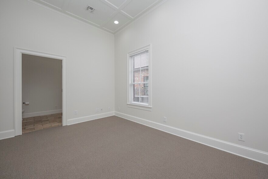 More Photos Of 2461 Tower Dr, Monroe Office For Lease