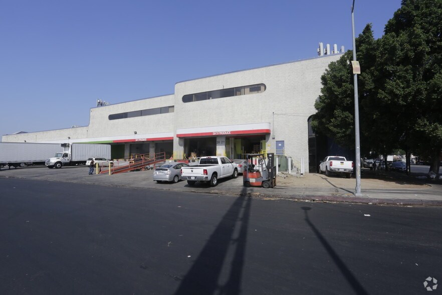 More Photos Of 1400 E Olympic Blvd, Los Angeles Distribution For Lease