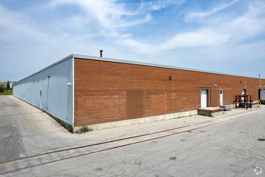 More Photos Of 155-161 Orenda Rd, Brampton Warehouse For Lease
