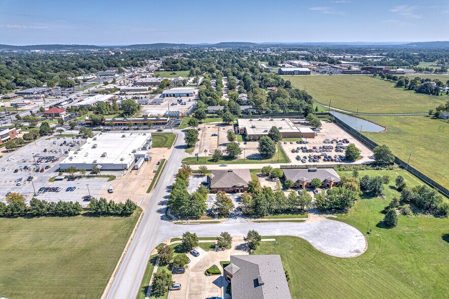 More Photos Of 1479 Executive Pl, Springdale Medical For Sale