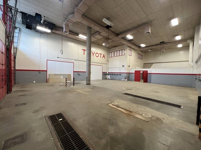 More Photos Of 275 Portsmouth Ave, Stratham Light Manufacturing For Sale