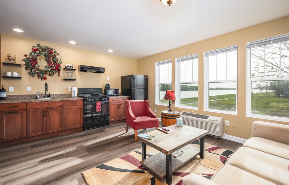 More Photos Of 1435 Main st, Grafton Specialty For Sale