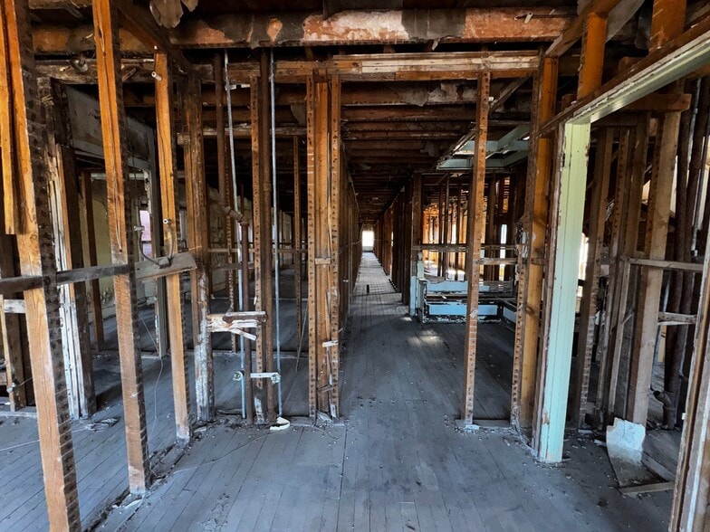 More Photos Of 1028 Main St, Klamath Falls Flex For Sale