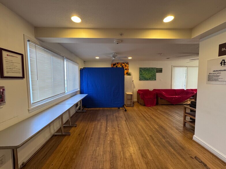 More Photos Of 7217 Poplar St, Annandale Office Residential For Sale