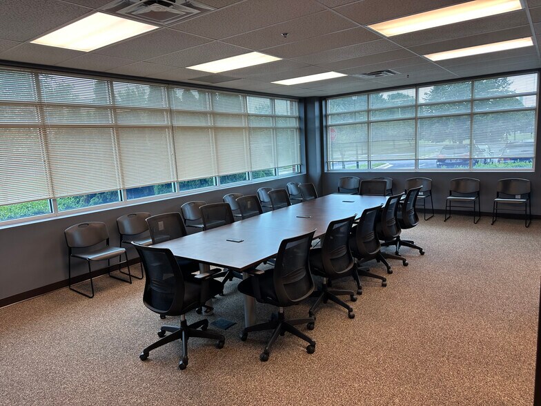 More Photos Of 651 N Broad St, Middletown Office For Lease