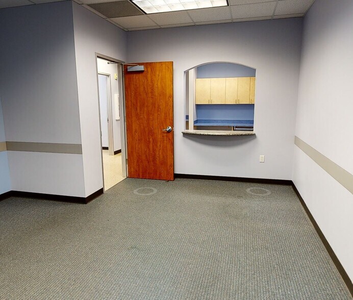 More Photos Of 1327 Lake Pointe Pky, Sugar Land Medical For Lease